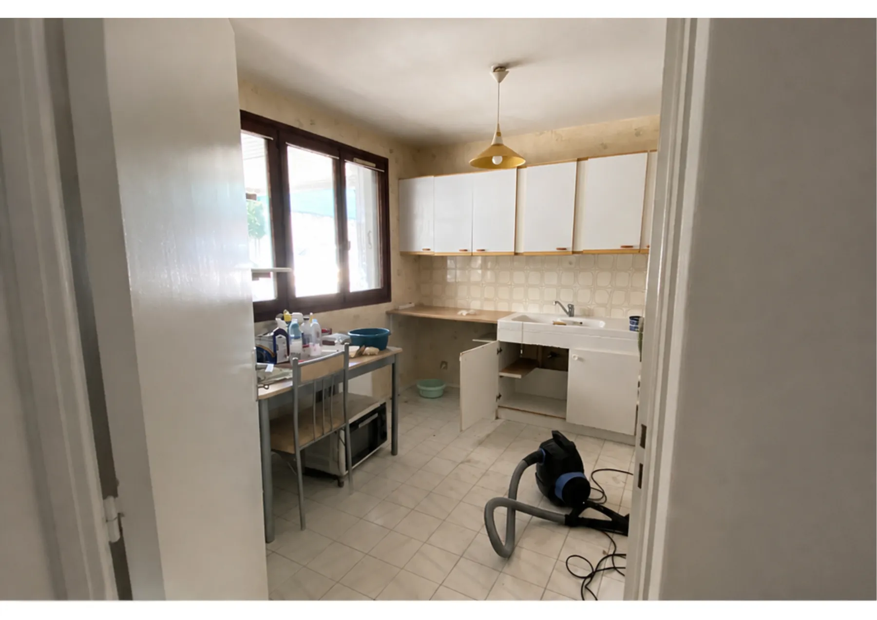 Avant — cuisine d'origine avant rénovation